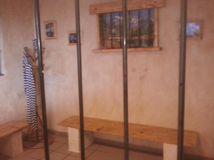Mais qui dit Sheriff, dit Prison (salle d'attente....)
